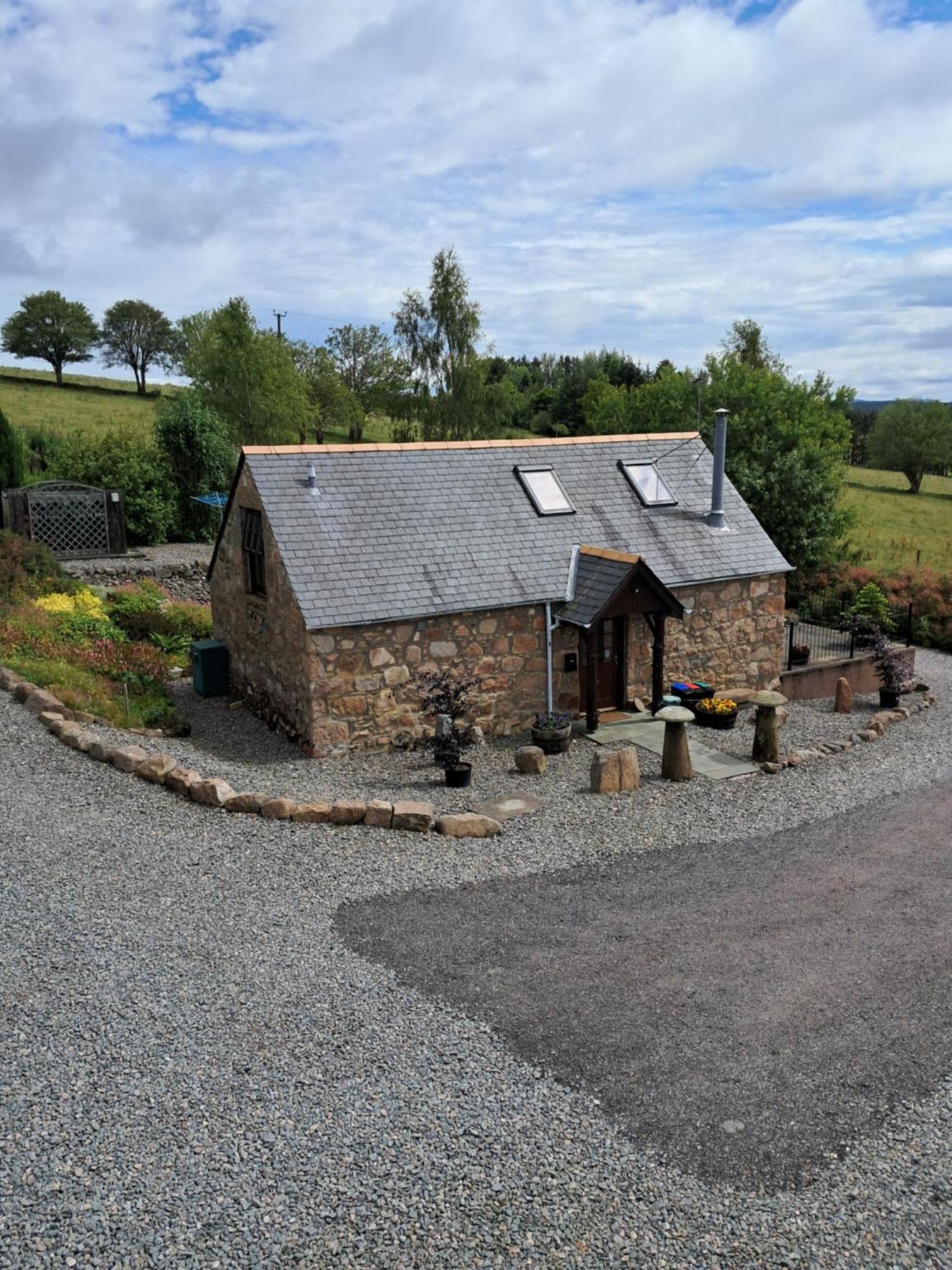Boghead Cottage: In Royal Deeside * Banchory